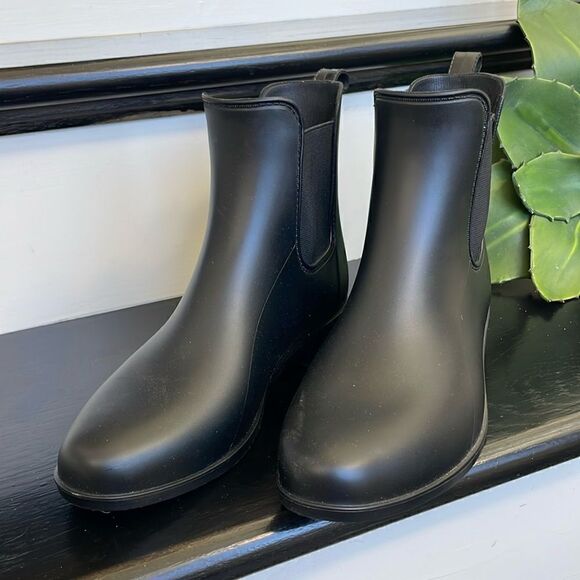 NEW rain boots black slip on  booties women’s 7 - Picture 1 of 6